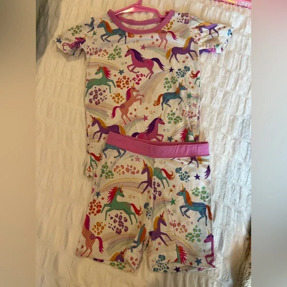 Little Sleepies Unicorn Magic Short Sleeve & Short Pajama Set Size 18-24M GUC - Picture 6 of 8